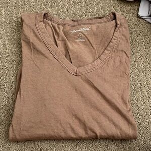 Universal thread v neck tee